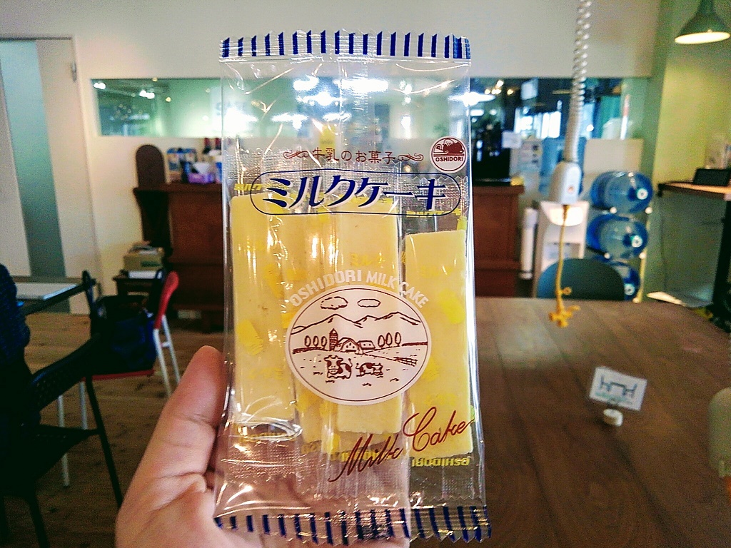 日本製乳 送料無料 おやつ  お菓子  おしどりミルクケーキ メロン 7本入×10袋  激安大特価 計70本入 1本41円